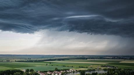 LIVE | Zondag code geel in hele land om zware onweersbuien