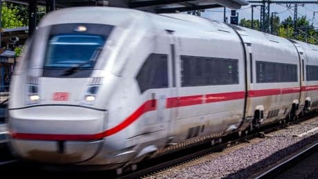 Österreich: 400 ICE-Passagiere sitzen stundenlang in Tunnel fest