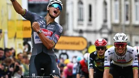 Mathieu van der Poel, nouveau maillot jaune, retarde le retour au pouvoir de Tadej Pogacar dans le Tour de France