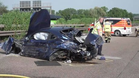 Reifen geplatzt! - Mann (33) wird aus Auto geschleudert und stirbt