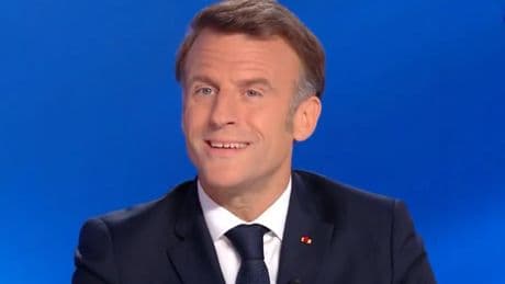 « Merci pour cet accueil chaleureux » : Emmanuel Macron ironise pendant son interview face à Gilles Bouleau
