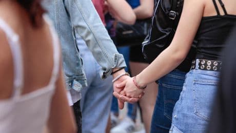 La educación sexual íntegra en la infancia retrasa el inicio de las relaciones íntimas