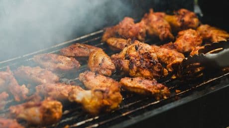 Brechdurchfall durch Grillhähnchen? Diese Gefahr unterschätzen viele