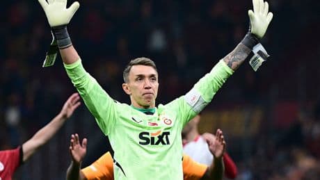 Fernando Muslera'dan Trabzonspor-Galatasaray derbisinde üst üste 2 kritik kurtarış!