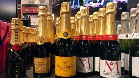 "Les commandes des États-Unis se raréfient": la filière du champagne espère un accord pour être exemptée de droits de douane