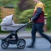 Zwei Gründe für Unterschied: Väter erhalten deutlich höheres Elterngeld als Mütter