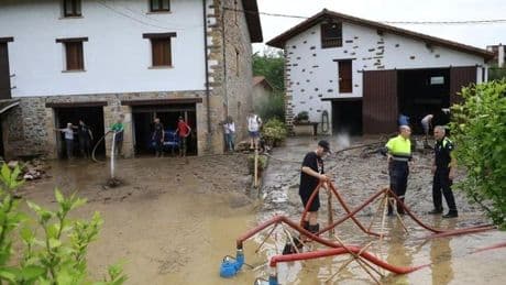 Una enorme tromba de agua causa estragos en Gipuzkoa