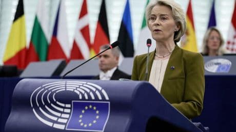 Von der Leyen: «Il futuro dell'auto è elettrico e l'Europa ne farà parte. Settore dovrà investire anche in veicoli piccoli e accessibili»