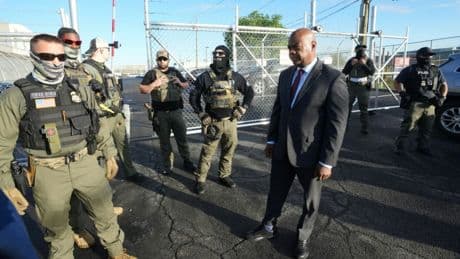Protest gegen US-Abschiebezentrum: Bürgermeister von Newark kurzzeitig festgenommen