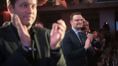 Ämter im Parlament: AfD-Debatte: Klingbeil sieht CDU-internes Foul gegen Merz