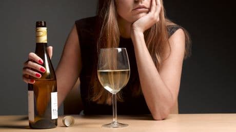 Ist ein Glas schon zu viel? So schädlich ist Alkohol wirklich