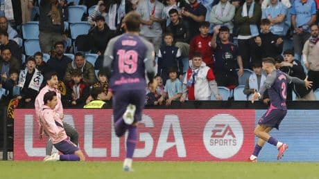 El Espanyol aleja las meigas y conquista Balaídos