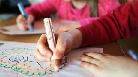 Kreative Beschäftigung drinnen: Malen mit Kindern: Mit diesen Tipps und Ideen macht es allen Spaß