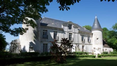 Patrimoine : près de Meaux, la vie de château du comédien Jean-Claude Brialy