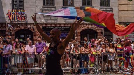 À New York, le bar mythique de Stonewall solidaire des personnes trans face aux attaques de Donald Trump