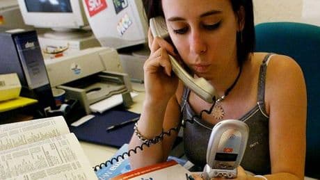 Telemarketing, stop alle finte chiamate dall'Italia da martedì: cosa cambia davvero e quali rischi ancora