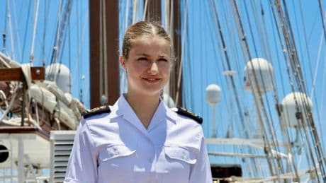 Leonor ya está en España y realizará ejercicios "orientados al combate": su instrucción de guerra en la Blas de Lezo