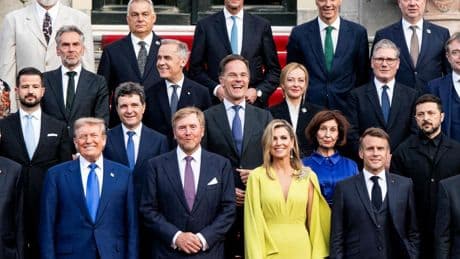 Trump señala a España como el 'farolillo rojo' de la OTAN mientras Sánchez trata de rentabilizar su enfrentamiento