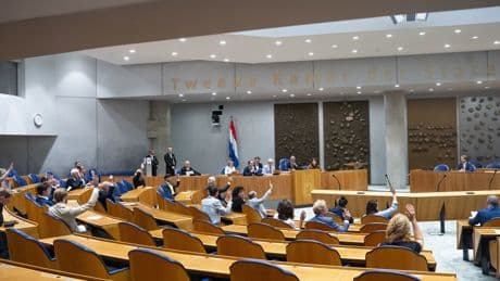 Tweede Kamer - even terug van reces - akkoord met steun scheepsbouwer Damen