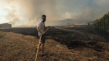 Un muerto y 12.000 hectáreas quemadas en el mayor incendio del año en Francia