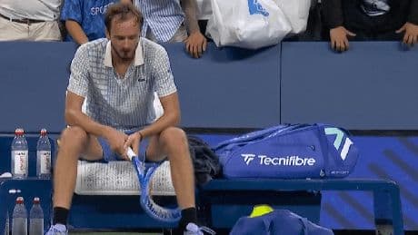 US Open: Tennisstar beleidigt Schiedsrichter im Erstrundenspiel