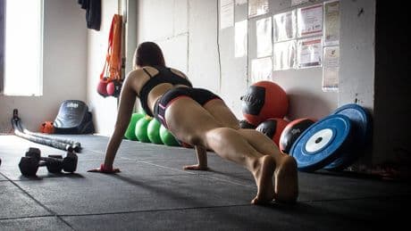 El ejercicio de fuerza no basta: estas son las cuatro mejores vitaminas para ganar masa muscular