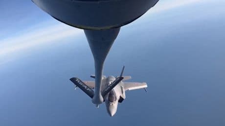 F-35 Kampfjet aus der Luft betankt - Gefährliches Manöver für Nato-Flieger