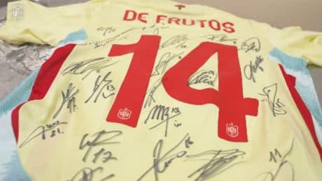 De Frutos tras su debut con la Selección: &quot;Se la llevaré a mi padre para que la enmarque en el bar&quot;