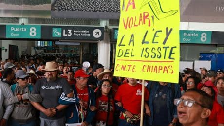Teachers Protest in Mexico City Shuts Down Airport