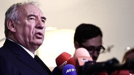 François Bayrou en conférence de presse lundi, face aux risques de censure du budget 2026 et à des appels aux blocages
