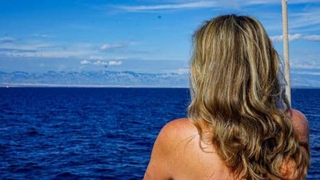 Ohne Bikini, aber mit Stil – Nackt auf hoher See