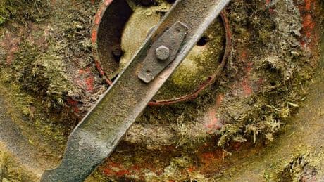 Simple lawnmower check before you cut grass stops it turning brown and patchy