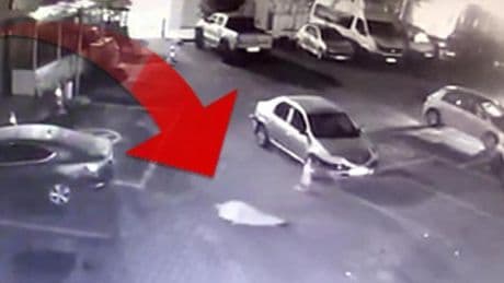 Otoparkta dehşete düşüren ölüm: Fenalaşıp yere düştü, üzerinden otomobil geçti