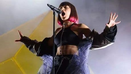Charli XCX celebra la fama por fin llegada (y Troye Sivan, su cumpleaños) en el Primavera Sound 2025