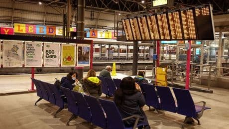 Leeds train station trains cancelled 'Do not travel' latest advice due to fault