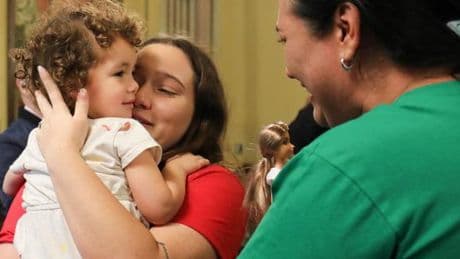 Au Venezuela, une petite fille retrouve ses parents expulsés des Etats-Unis