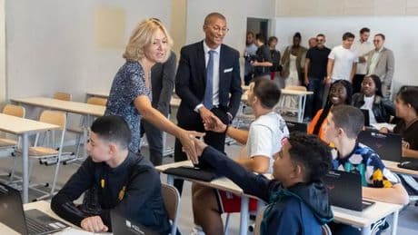 Manuels scolaires : la plateforme collaborative voulue par la région Ile-de-France ne convainc pas les équipes éducatives