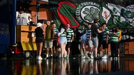 Celtic fans spot superstar holding their shirt in Como but it's not quite what they wanted as transfer clock ticks down