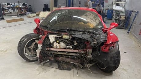 Kazaya karışan Ferrari satıldı… Futbolcu satın aldı… Fiyatı belli oldu