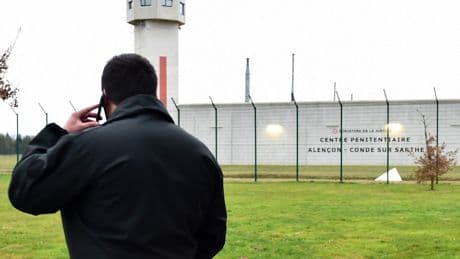 Gabegie financière, sous-effectif et corruption : en prison, le téléphone révèle les failles du système carcéral