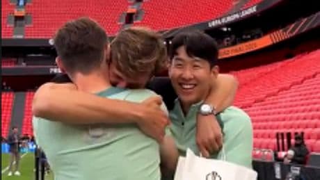 Fernando Llorente y el emotivo abrazo con sus amigos del Tottenham: «Vivimos muchas cosas juntos»