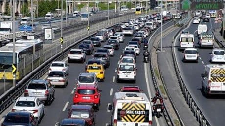 İstanbul'da yağış trafiği felç etti! Yoğunluğu yüzde 74'e çıktı