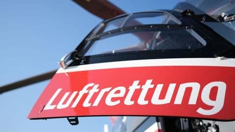 Arbeitsunfall: Mann unter Maschinenteil begraben