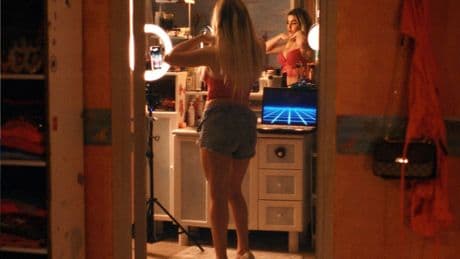 'Diamante en bruto', la hipersexualización de los jóvenes cuyo única meta es entrar en un reality show