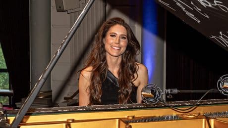 Pianiste Iris Hond (38) in Frankrijk getrouwd