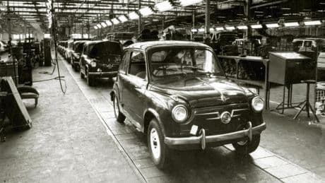 Así eran los pequeños coches que compartieron protagonismo con el entrañable Seat 600 en la década de 1950