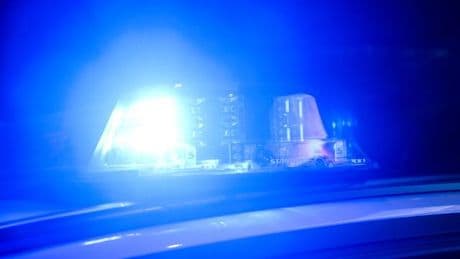 Mögliche Brandstiftung: Vier parkende Fahrzeuge in Brand