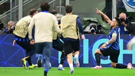 Lautaro Martínez adelanta al Inter