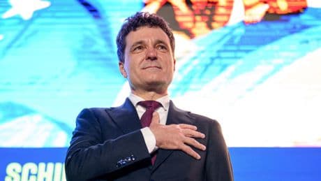 Présidentielle en Roumanie: le pro-européen Nicusor Dan en tête, selon des sondages à la sortie des urnes