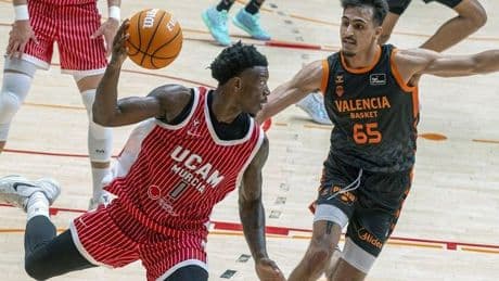 Pretemporada UCAM Murcia: victoria ante el Valencia Basket en Yecla (92-85)